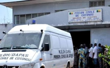 Cotonou : visite du Pdt Tèbè aux femmes à la prison civile