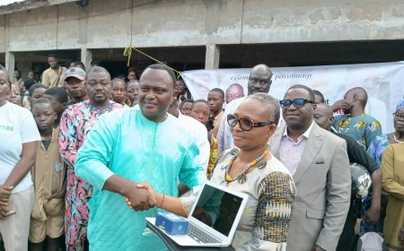 Cotonou : don d'ordinateurs aux meilleurs élèves du CEG les Pylônes