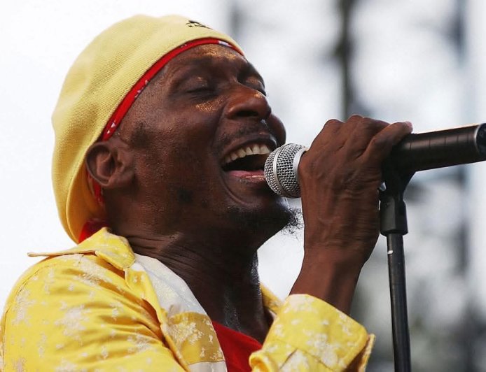 The Harder They Come », mais aujourd’hui la douleur est immense : le monde pleure Jimmy Cliff