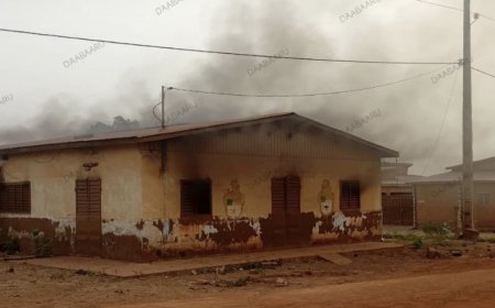 Attaque armée à Kouandé : le commissariat pris pour cible, un bâtiment incendié